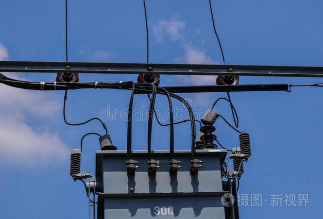 电杆上的电力变压器